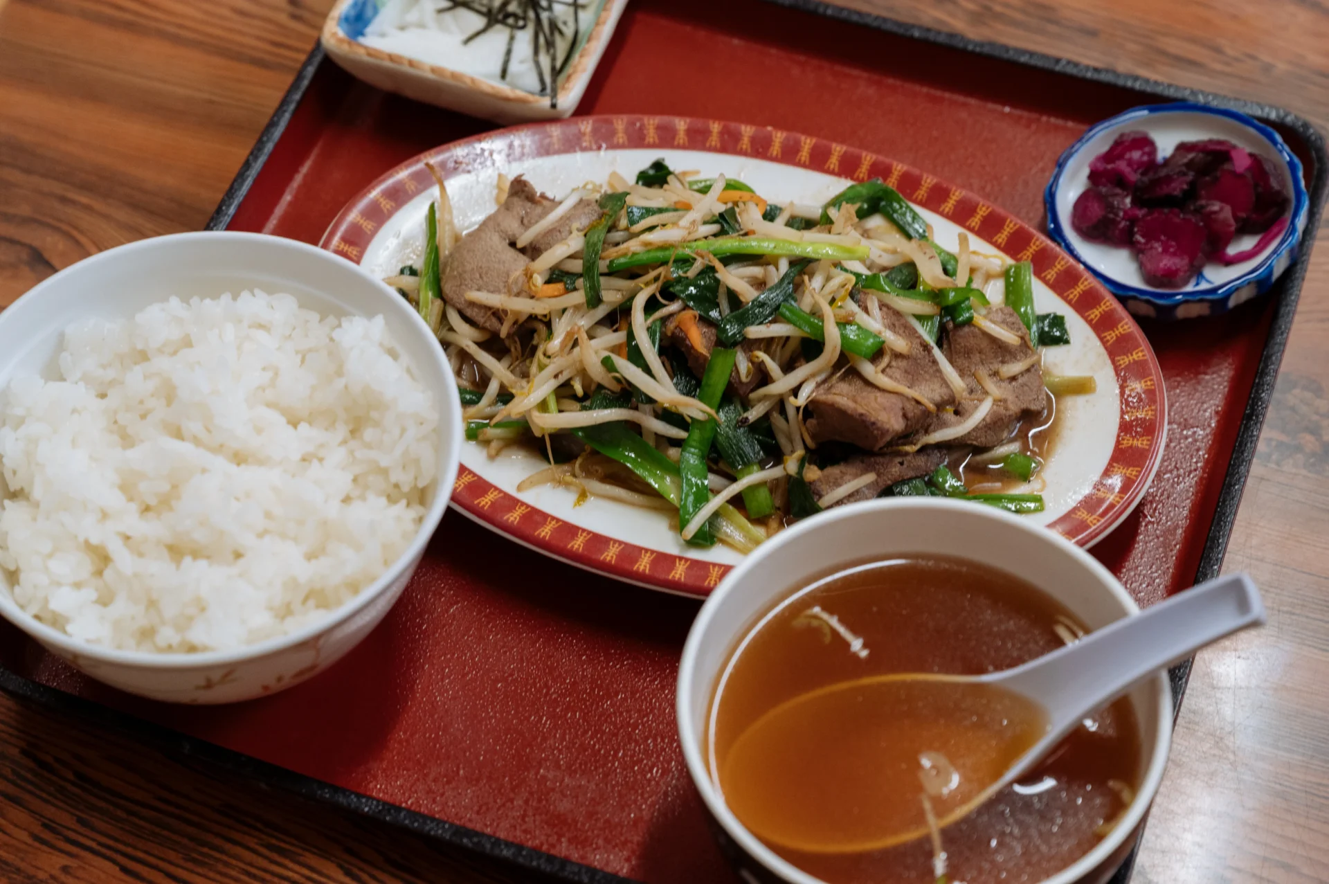 『金華楼本店』の「レバニラ炒め」