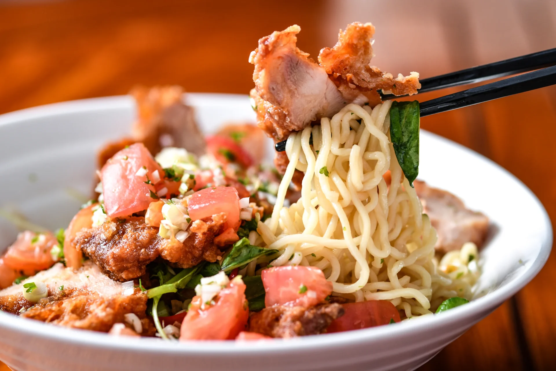 『中国料理庄屋』の冷麺メニュー「油淋鶏涼麺」