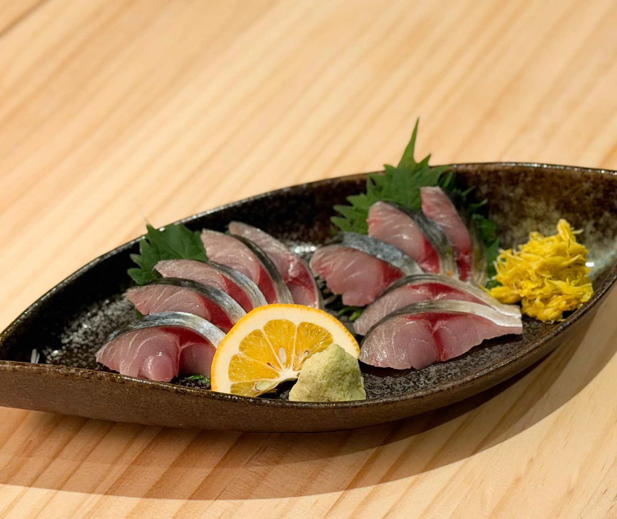 「旨味処わらじ」の「サバ刺」850円