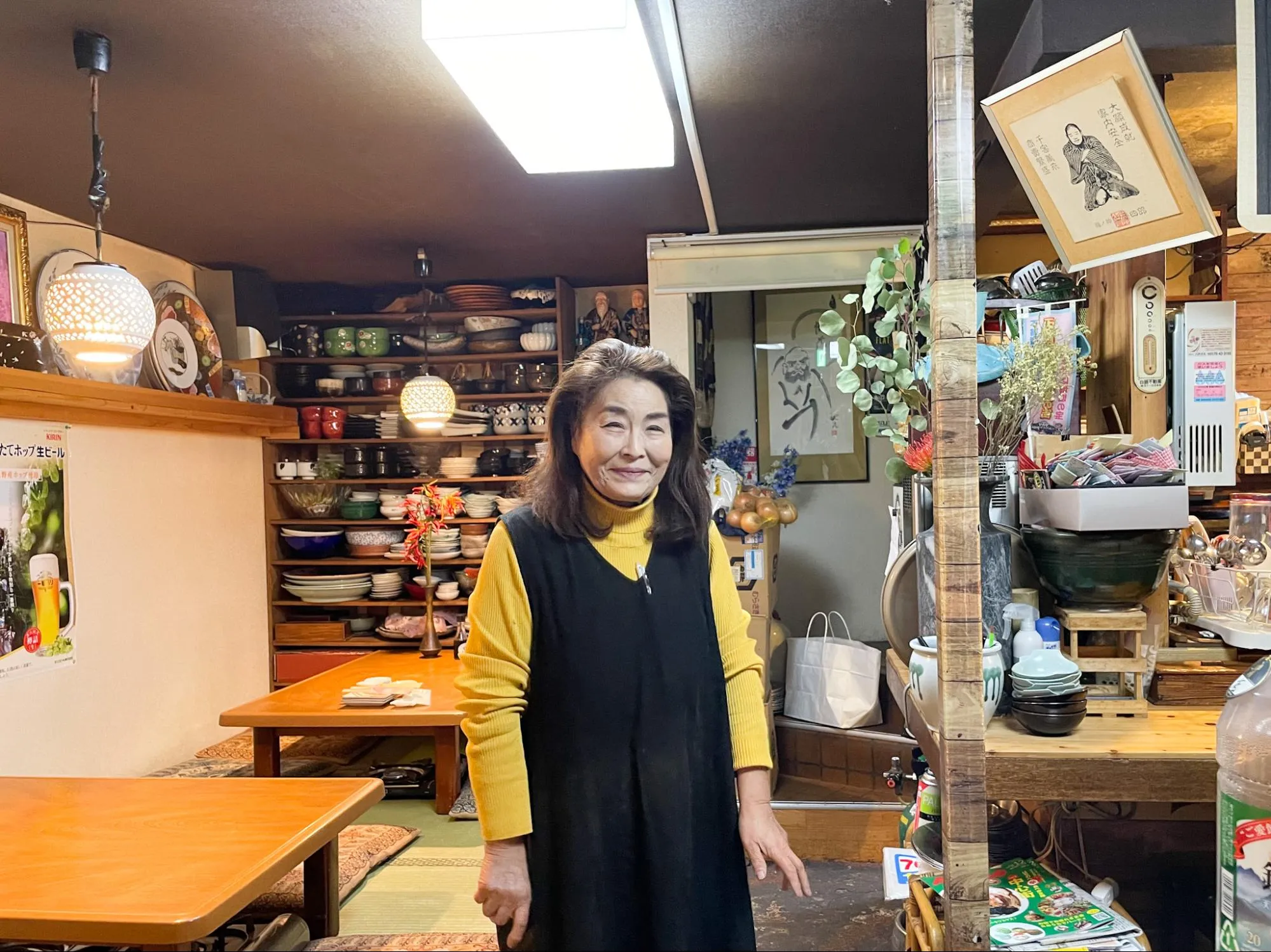 青森県八戸市の長横町れんさ街にある「章」名物女将の青山いく子さん