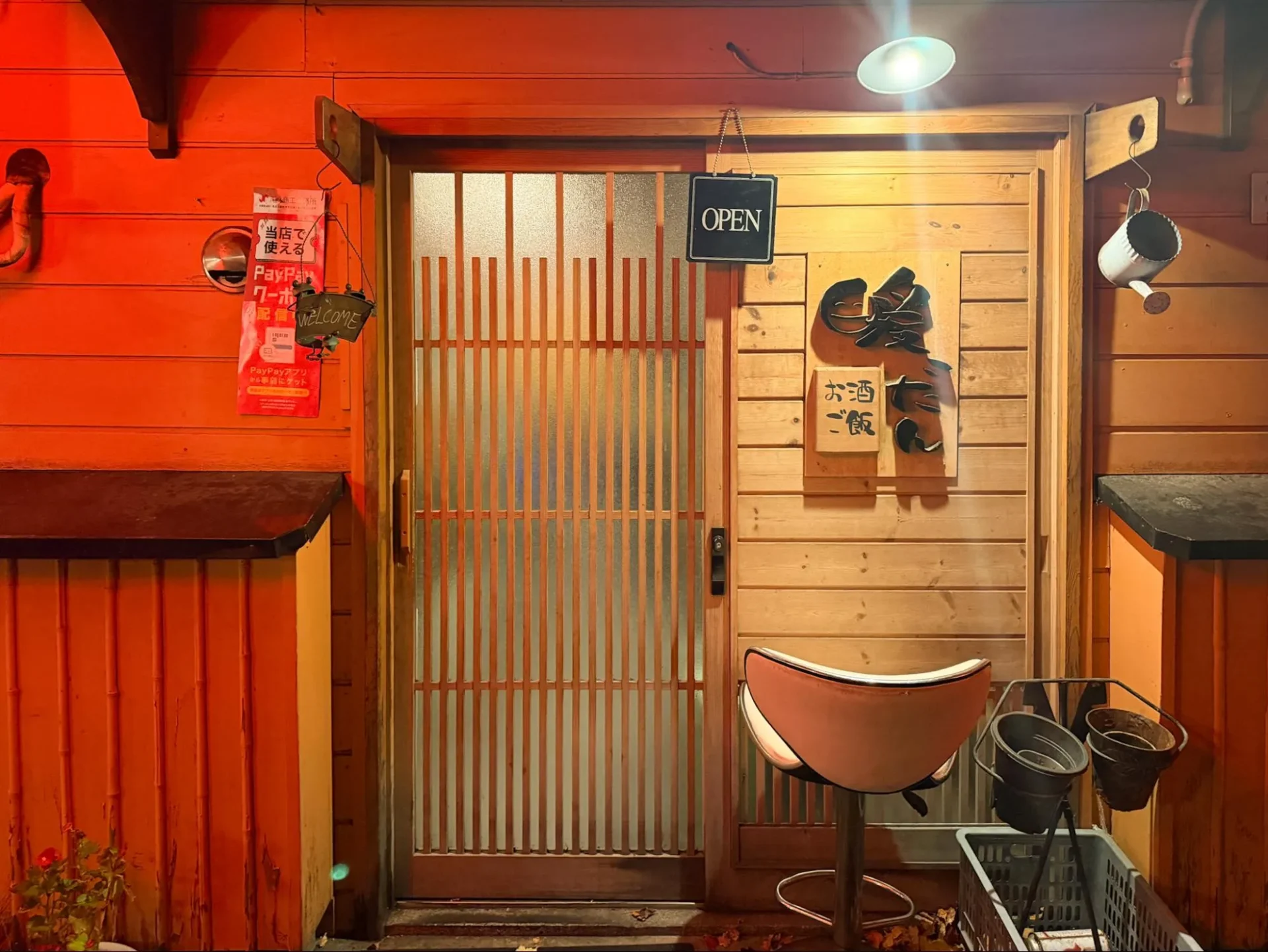 青森県八戸市のたぬき小路にある「暖だん」の入口