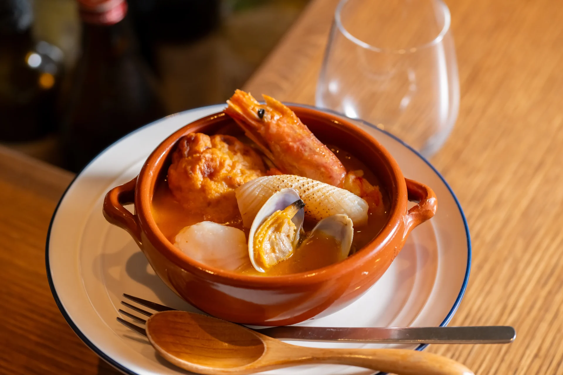 スペインバル リベルが提供する八戸ブイヤベース